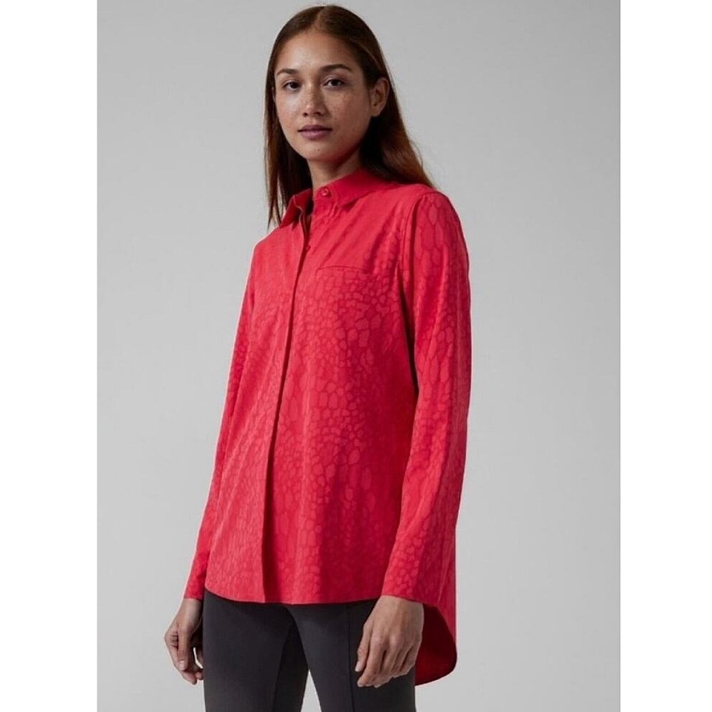 Athleta Urbanite Red Textured Button Down Top